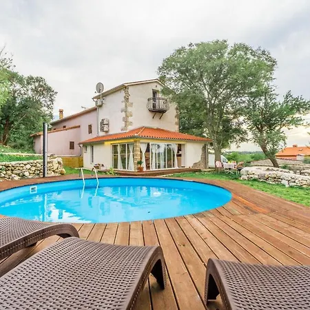 Villa Nevia In Der Naehe Von Rabac Mit Privatem Pool